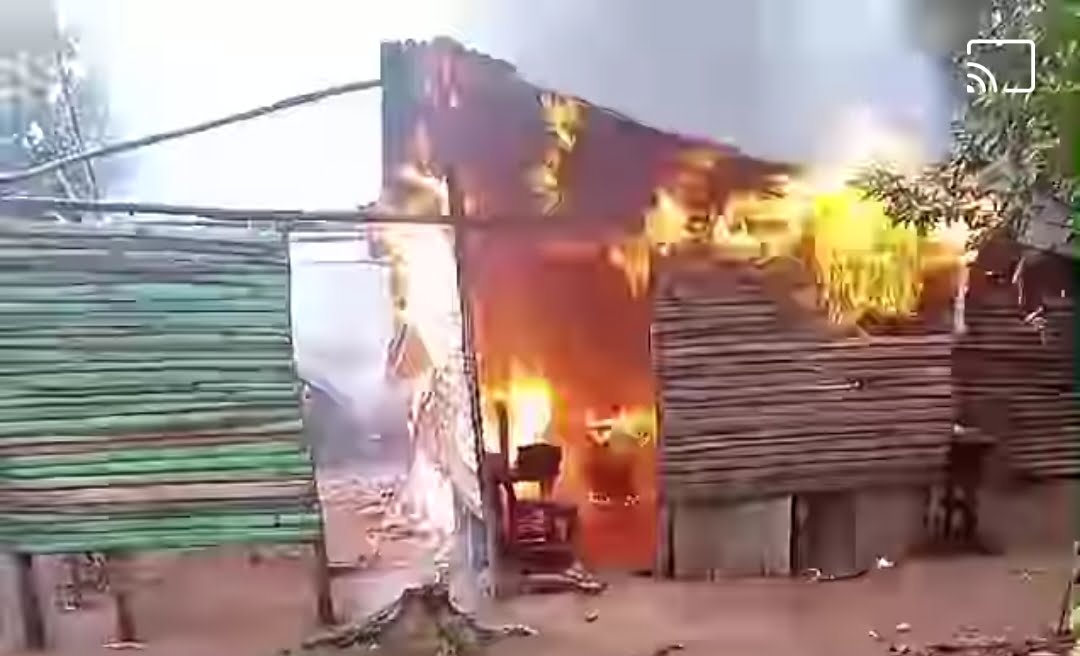 Niño especial muere al incendiarse su casita