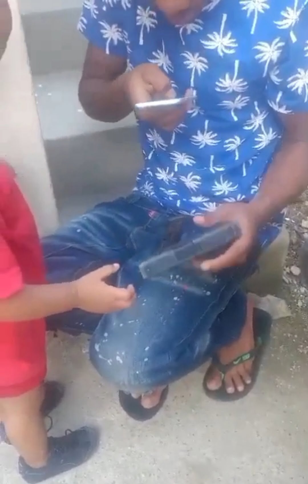 Lo que hace con la pistola y el niño es imperdonable