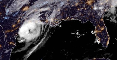 Tormenta Beryl deja 4 muertos y 2 millones de personas sin luz en Texas