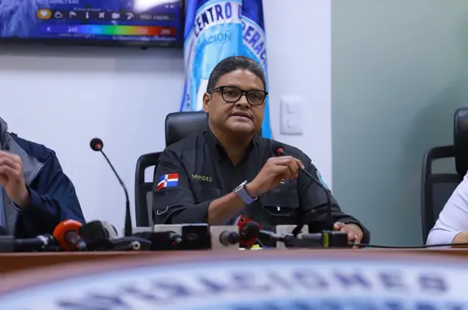 COE exhorta a la población a tomar medidas de precaución ante el paso de Beryl