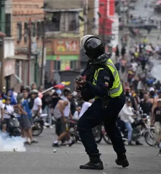 Protestas masivas en Venezuela han dejado al menos 12 muertos y cientos de detenidos