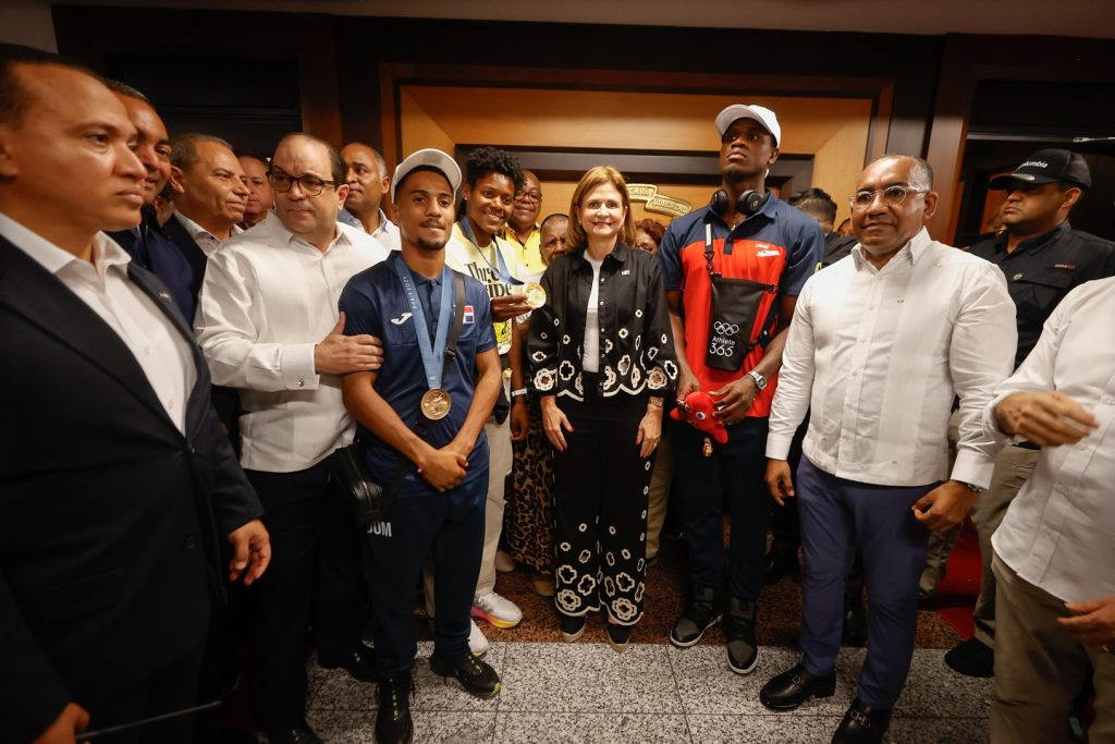 A ritmo del merengue, la República Dominicana recibe a sus campeones olímpicos
