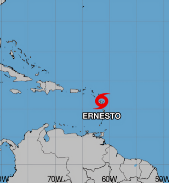 Tormenta tropical Ernesto se intensifica y amenaza convertirse en huracán en las próximas horas