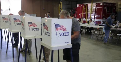 Miles de estadounidenses inician este viernes la votación adelantada en tres estados