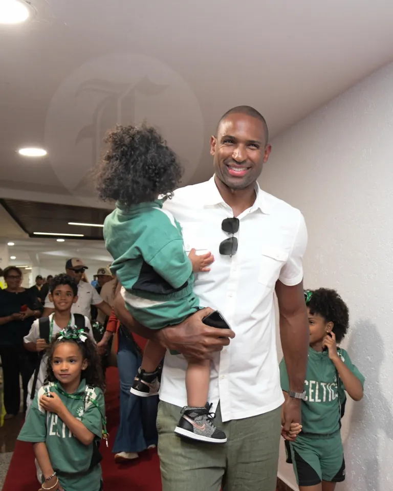 Al Horford y su familia aterrizan en República Dominicana para disfrutar de sus raíces