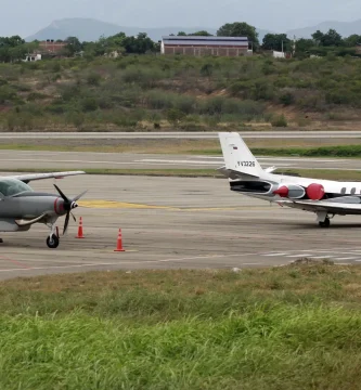 Avión venezolano aterriza de emergencia en Cúcuta tras confusión con la pista de destino