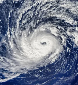 El Huracán Oscar se intensifica y amenaza a Cuba y República Dominicana