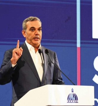 Luis Abinader se muestra abierto a revisar la polémica reforma fiscal tras protestas