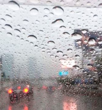 Onda tropical y vaguada provocarán intensas lluvias en el país este martes