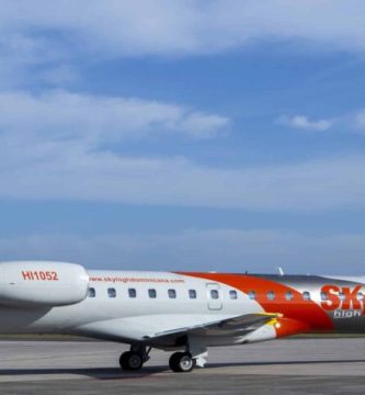 Aeronave de Sky High Dominicana en pista